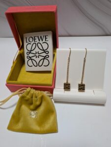 LOEWE（ロエベ）アナグラム ピアス